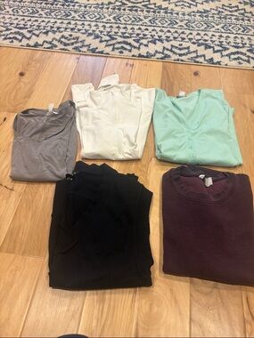 5 Athleta tops XS